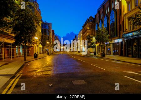 Belfast - August 2019: Stadt bei Nacht Stockfoto