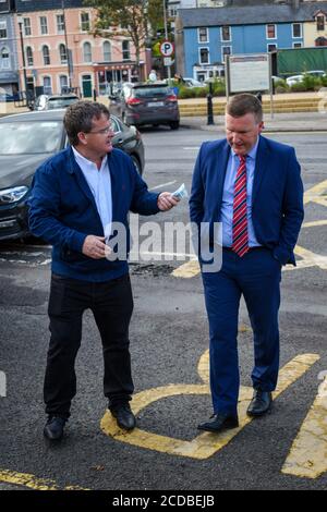 Michael McGrath Minister für öffentliche Ausgaben und Reform besuchte Bantry Mit den Einheimischen über die jüngsten Überschwemmungen zu diskutieren Stockfoto