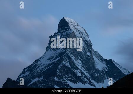 Matterhorn Gipfel schöne Aussicht Langzeitbelichtung bei Dämmerung aufgenommen Von Zermatt in Schweizer Alpen Schweiz Stockfoto