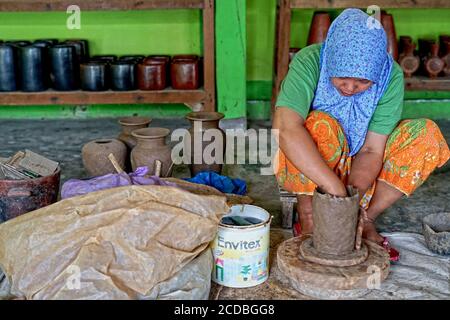 Kerajinan Gerabah, Keramikkunst, BAnyumulek Village, Lombok, Nusa Tenggara Barat, Indonesien Stockfoto