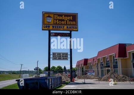 Mankato, Minnesota - 5. Juni 2020: Melden Sie sich für ein Budget Host Inn mit freien Zimmern, eine billige Motelkette bekannt für niedrige Preise Stockfoto