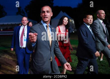 Washington, Usa. August 2020. Corey Lewandowski, Kampagnenmanager von Donald Trumps Präsidentschaftskampagne 2016, kommt am Donnerstag, den 27. August 2020, in die vierte und letzte Nacht des Republikanischen Nationalkonvents auf dem South Lawn des Weißen Hauses in Washington, DC. Foto von Kevin Dietsch/UPI Kredit: UPI/Alamy Live News Stockfoto