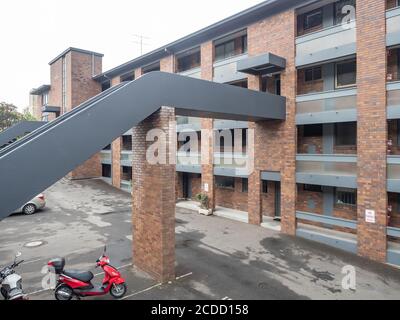 East Balmain Apartment Block an einem trüben Sommernachmittag Stockfoto