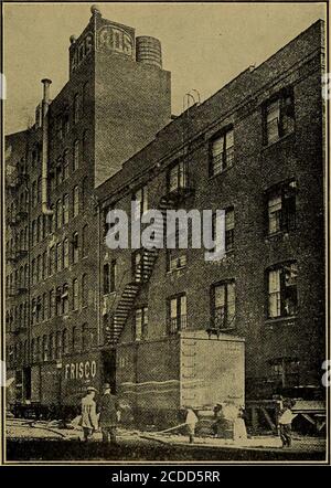 . Die Grundsätze der Mühle und Fabrik Inspektion für die Brandversicherung Zwecke : mit Hinweisen auf die Hydraulik des automatischen Sprinklerschutzes . E muss belarge genug, um Wasser zu liefern, unter bestimmtem Druck (Pfund auf den Quadratzoll), um alle daran angeschlossenen automatischen Sprinkler, Oder zumindest die Anzahl, die durch die Hitze oder Flamme eines einzelnen Feuers geöffnet werden kann.Rohrgrößen für automatische Sprinkleranlagen werden in der vom National Board of Fire Underwriters empfohlenen Norm gefunden. Es wird festgestellt, dass eine bestimmte Anzahl von automatischen Sprinklern (oder Sprinklern) an einer Leitung von A angebracht ist Stockfoto