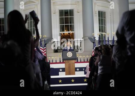 US-Präsident Donald J. Trump nimmt während seiner Rede vom South Lawn des Weißen Hauses in Washington, DC, am Donnerstag, dem 27. August 2020, formell die Nominierung des republikanischen Präsidenten 2020 an.Quelle: Erin Scott/Pool via CNP *** Local Caption *** BSMID5076065 Verwendung weltweit Stockfoto