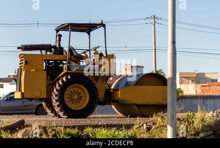 Glatte oder eintrommelige Rolle. Besser bekannt als Smooth Roller, ist die Single-Drum oder Vibrations-Single-Drum-Walze für Basisverdichtung - in der Regel f Stockfoto