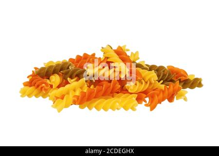 Tricolor fusilli Pasta isoliert auf weißem Hintergrund. Stockfoto