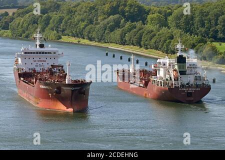 Treffen der sistervessels Sloman Hera und Sloman Herakles in der Nord-Ostsee-Kanal Stockfoto