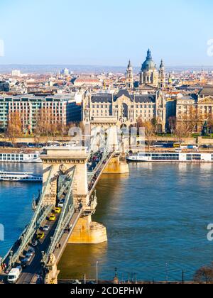 Berühmte Kettenbrücke über die Donau, Gresham Palast und St.-Stephans-Basilika Blick von der Budaer Burg an sonnigen Herbsttag in Budapest, Hauptstadt von Ungarn, Europa. UNESCO-Weltkulturerbe Stockfoto