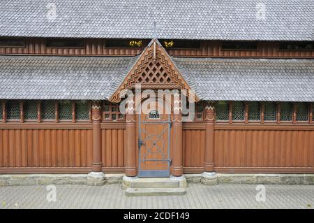 Tür an der Stabkirche in Hahnenklee-Bockswiese Stockfoto