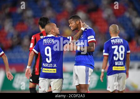 Marcos Junior (9) und Junior Santos von Yokohama F. Marinos während des J1-Fußballmatches der J.League zwischen Yokohama F. Marinos 4-1 Hokkaido Consadole Sapporo im Nissan-Stadion am 26. August 2020 in Yokohama, Kanagawa, Japan. Quelle: AFLO/Alamy Live News Stockfoto