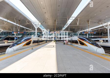 Tianjin, China - 29. September 2019: Fuxing Hochgeschwindigkeitszüge Tianjin Bahnhof in China. Stockfoto
