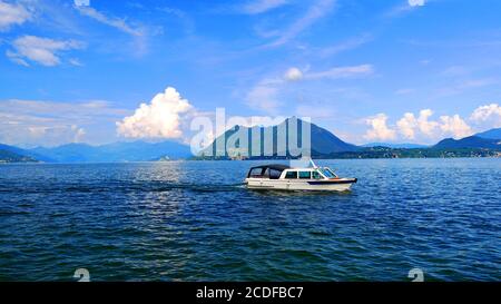 Stresa, Italien: Ein Boot auf dem Lago Maggiore Stockfoto