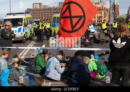 Stockholm, Schweden - 28. August 2020: Extinction Rebellion Schweden hat zwei Brücken im Zentrum von Stockholm geschlossen. Manifestation in Stockholm an mehreren Orten für 48 Stunden. Stockfoto