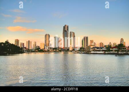 Surfers Paradise Skyline Bei Sonnenuntergang Stockfoto