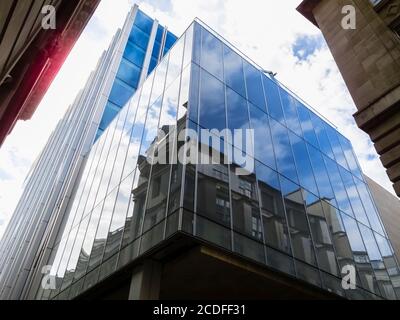 Blick auf New Court in St Swithin's Lane, London EC4, das Finanzviertel: Hauptsitz Bürogebäude der Rothschild Bank Stockfoto