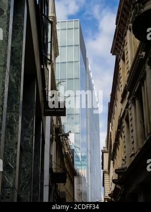 Blick auf New Court in St Swithin's Lane, London EC4, das Finanzviertel: Hauptsitz Bürogebäude der Rothschild Bank Stockfoto