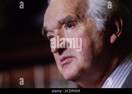 James Mackay, Baron Mackay von Clashfern, der Lord Chancellor bei einem Interview in seinem Büro in Westminster. 10. März 1993. Foto: Neil Turner Stockfoto