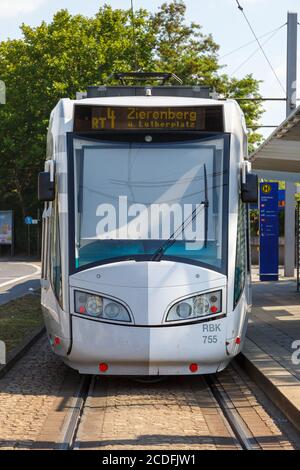 Kassel, Deutschland - 8. August 2020: RegioTram Kassel Straßenbahn öffentlichen Verkehr in Deutschland. Stockfoto