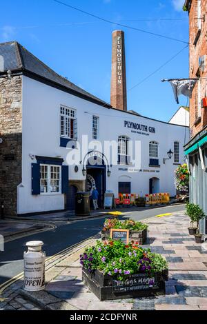 Die Plymouth Gin Distillery, auch bekannt als Black Friars Distillery, ist seit 1793 in Betrieb und die einzige Destillerie in Plymouth, England, Großbritannien. Stockfoto