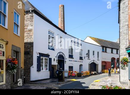 Die Plymouth Gin Distillery, auch bekannt als Black Friars Distillery, ist seit 1793 in Betrieb und die einzige Destillerie in Plymouth, England, Großbritannien. Stockfoto