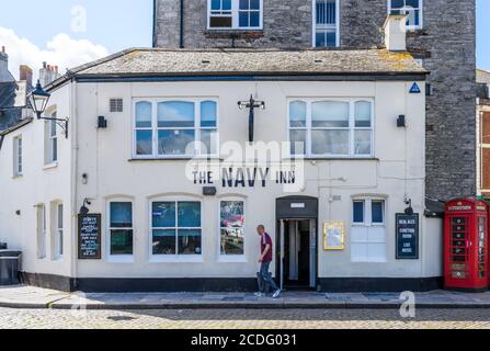 Das Navy Inn ist ein populäres Grade II denkmalgeschütztes öffentliches Haus in Plymouth Barbican. Plymouth, Devon, England, Großbritannien. Stockfoto