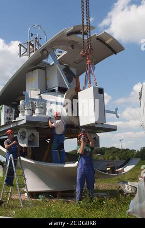 Installation Windturbine, Horstedtfeld, Nordfriesland, Schleswig-Holstein, Deutschland, Europa Stockfoto