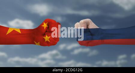 Das Konzept des Kampfes der Völker. Zwei Hände sind zu Fäusten zusammengeballt und in den Farben der Flaggen der Länder gemalt. China vs. Russland Stockfoto