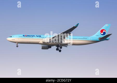 Incheon, Südkorea - 24. Mai 2016: Koreanischer Air Airbus A330-300 am Seoul Incheon Airport (ICN) in Südkorea. Airbus ist ein europäisches Flugzeug Stockfoto