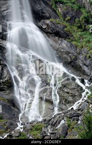 Die Wasserfälle von Nardis im Naturpark Adamello-Brenta. Carisolo, Provinz Trient, Trentino-Südtirol, Italien, Europa. Stockfoto