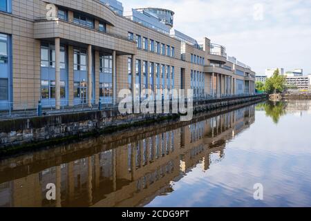 Scottish Government Building am Victoria Quay vom Ocean Drive aus gesehen in Leith, Edinburgh, Schottland, Großbritannien Stockfoto