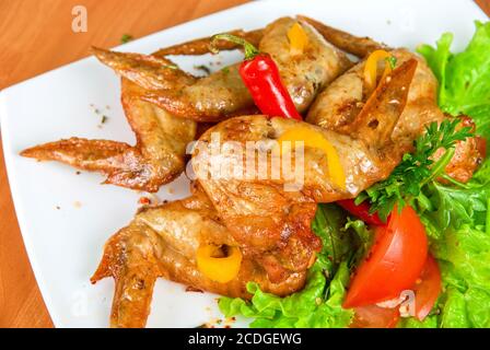 gebratene Hähnchenflügel Stockfoto