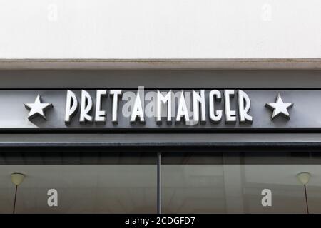 London, Vereinigtes Königreich - 25. September 2019: Pret ein Krippe Logo an einer Wand. Pret a Manger ist eine internationale Sandwich-Shop-Kette mit Sitz in Großbritannien Stockfoto