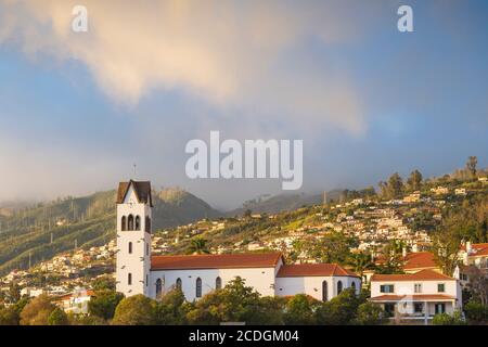 Portugal, Madeira, Funchal, Blick auf die Kirche von Sao Goncalo Stockfoto