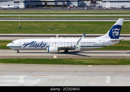 San Jose, Kalifornien - 10. April 2019: Alaska Airlines Boeing 737-900ER Flugzeug am Flughafen San Jose (SJC) in Kalifornien. Boeing ist ein amerikanisches Aircra Stockfoto