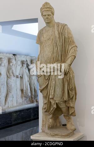 Kunstwerk im Museum der Aphrodisias Sevgi Gönül Halle, Gegenstände aus der sebasteion Struktur Stockfoto