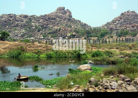 Tungabhadra Fluss und Landschaft bei hampi Stockfoto