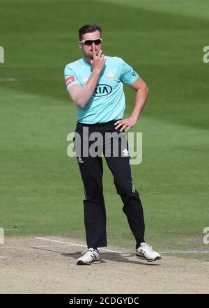 Hove, Großbritannien. August 2020. Surreys Daniel Moriarty während des Vitality Blast T20-Matches zwischen Sussex Sharks und Surrey auf dem 1st Central County Ground, Hove Credit: James Boardman/Alamy Live News Stockfoto