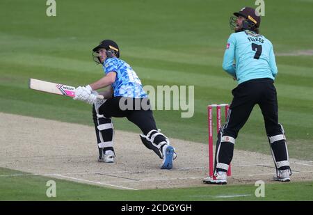 Hove, Großbritannien. August 2020. Sussex's George Garton beim Vitality Blast T20 Match zwischen Sussex Sharks und Surrey auf dem 1st Central County Ground, Hove Credit: James Boardman/Alamy Live News Stockfoto