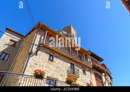 Landschaftlich schöner Blick auf das mittelalterliche Dorf FRIAS in Burgos Stockfoto