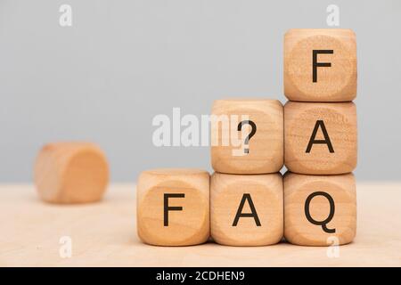 FAQ gedruckt auf Holzwürfel Stockfoto