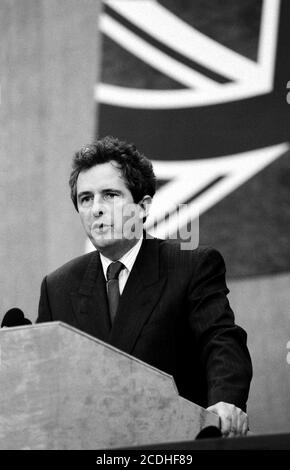 William Waldegrave MP hält eine Rede während der konservativen Parteikonferenz im Brighton International Centre. 06. Oktober 1992. Foto: Neil Turner Stockfoto