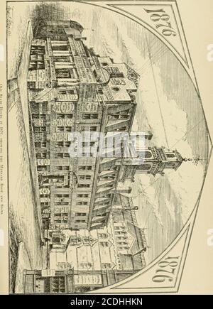 . Re-Widmung des Old State House, Boston, 11. Juli 1882 . es, und in den Händen von successivessees, es schnell verschlechterte sich. Ein abscheuliches Mansardendach entstellte seine externen Linien; neue Parteiensoblitered für die Zeit travel gerechten Proportionen der thesehalls; Zeichen, Telegraphendrähte und Pole in countlessniimber trugen zur beschämenden Verdefacement bei.die anliegende Kopie eines Gravuraufgebotsan thatdate stellt das Wrack besser dar als jede mögliche Beschreibung. So völlig waren die Erinnerungen an die Website vergessen, und so arrogant waren die fancied demandsof Commerce, dass, im Jahr 1875, es war fast deci Stockfoto