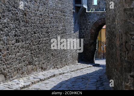 Gepflasterte Gasse in Plovdiv Stockfoto