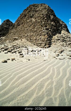 Alte Pyramiden und Tempel, die vom Kuschenreich in Nuri, Sudan, erbaut wurden Stockfoto