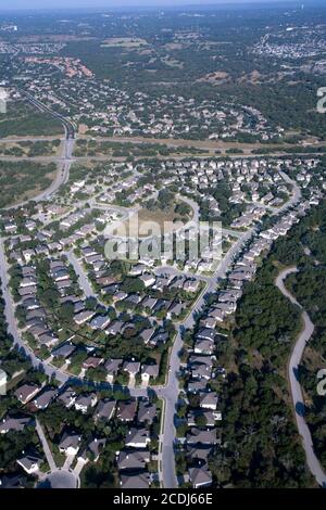 Travis County, TX 12. Oktober 2007: Antennen aus einem Hubschrauber, die ein Vorstadtwachstum in den Vororten westlich von Austin in Westlake und Bee Cave, TX, zeigen. ©Bob Daemmrich Stockfoto