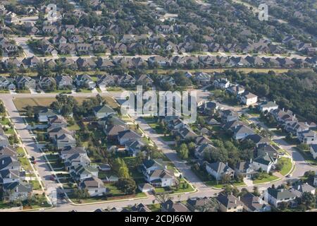 Travis County, TX 12. Oktober 2007: Antennen aus einem Hubschrauber, die ein Vorstadtwachstum in den Vororten westlich von Austin in Westlake und Bee Cave, TX, zeigen. ©Bob Daemmrich Stockfoto