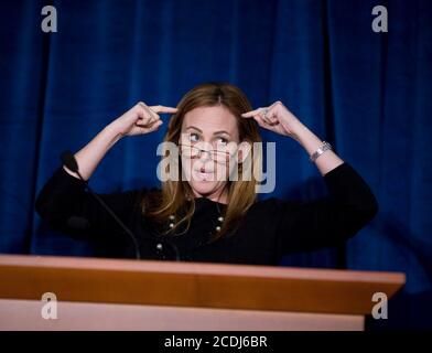 Austin, TX 3. November 2007: Die mit dem Academy Award ausgezeichnete Taube Schauspielerin und Autorin Marlee Matlin spricht auf dem Texas Book Festival über ihr Buch 'deaf Child Crossing'. ©Bob Daemmrich Stockfoto