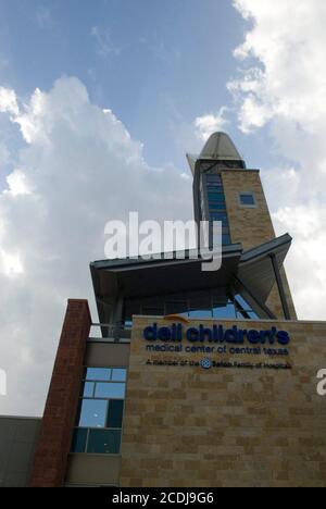 Austin, TX 26. Juni 2007: Außenansicht des 500,000 Millionen Dollar teuren Dell Children's Medical Center in Austin, einem 200 Quadratmeter großen, hochmodernen Krankenhaus mit 24 Intensivpflegebetten und 170 Patientenzimmern. ©Bob Daemmrich / Stockfoto