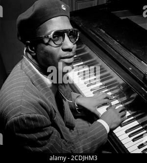 Thelonious Monk. Porträt des amerikanischen Jazzpianisten Thelonious Sphere Monk (1917-1982) in Minton's Playhouse, New York, um 1947 Stockfoto